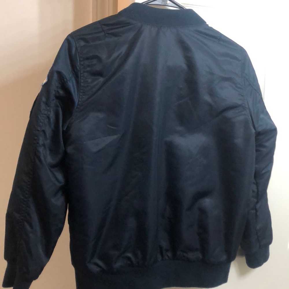 A bomber jacket - Picture 2 of 3